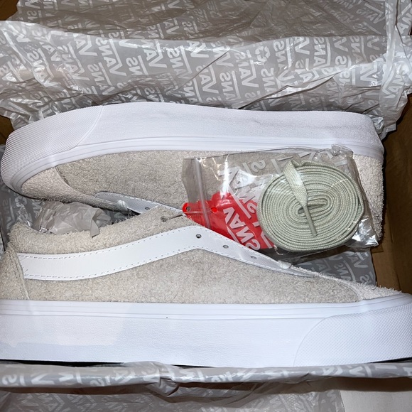 ‼️NWT Vans Uo Exclusive Bold Ni Suede Sneaker Beige/White - Picture 2 of 8